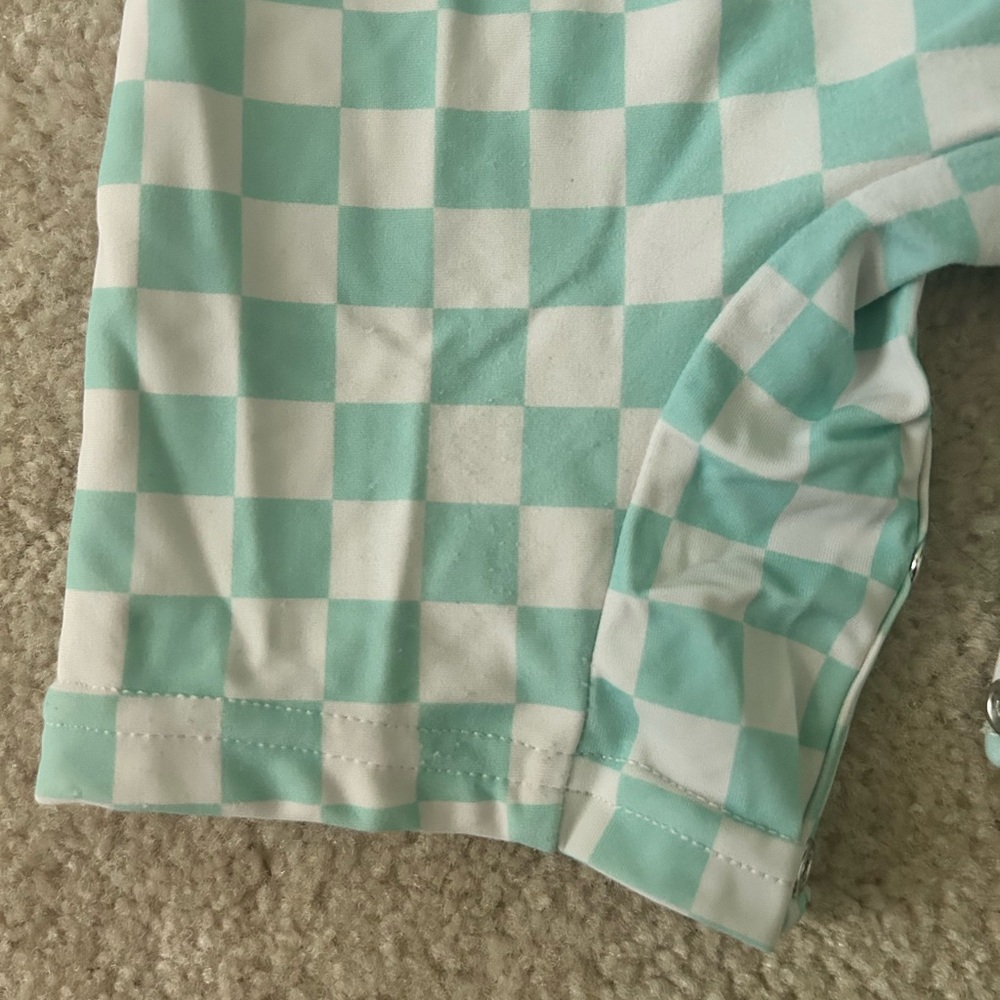 Caden Lane Checked Rashguard - Picture 4 of 4